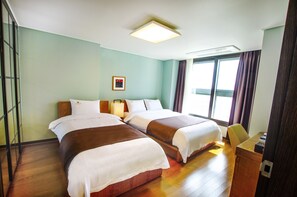 Familiesuite | Premium-sengetøj, skrivebord, strygejern/strygebræt, gratis Wi-Fi