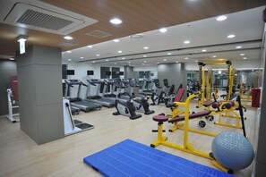 A gym with treadmills, elliptical machines, and weightlifting equipment. - Plea De Blanc (Busan)