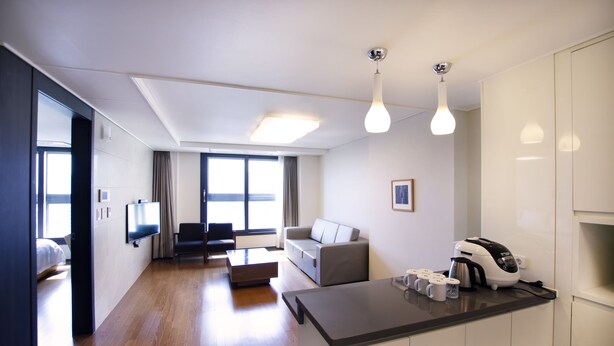 Unclassified image, 1 of 40, button - Plea De Blanc (Busan)