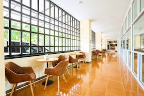 Lobby sitting area - Luck Swan Boutique (Chiang Rai)