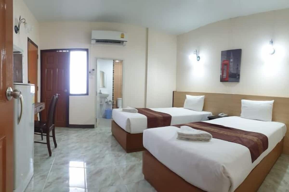 1 bedroom, desk, free WiFi, bed sheets