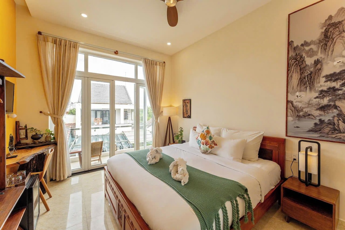 Junior Double Room, City View | Minibar, desk, soundproofing, WiFi (free)