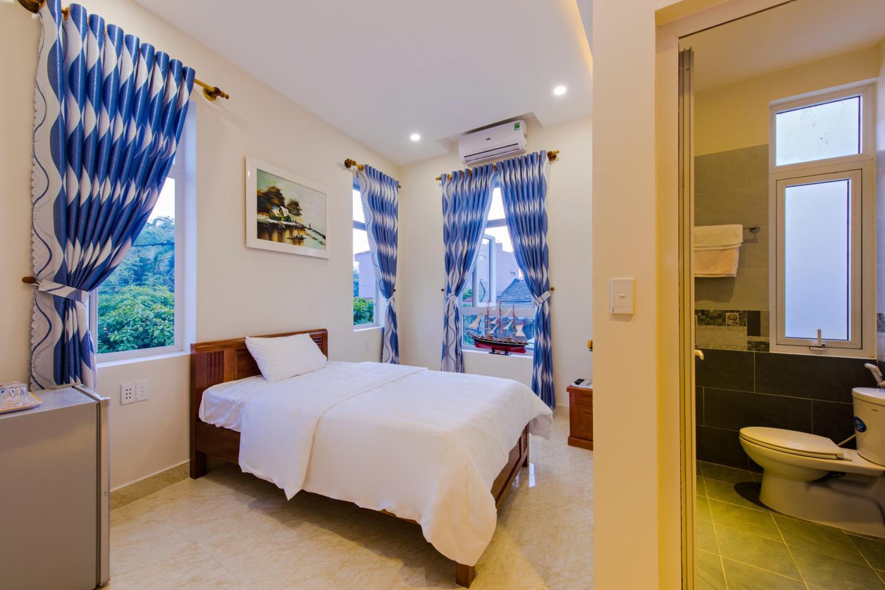 Minibar, sistema de insonorización, wifi gratis y ropa de cama 