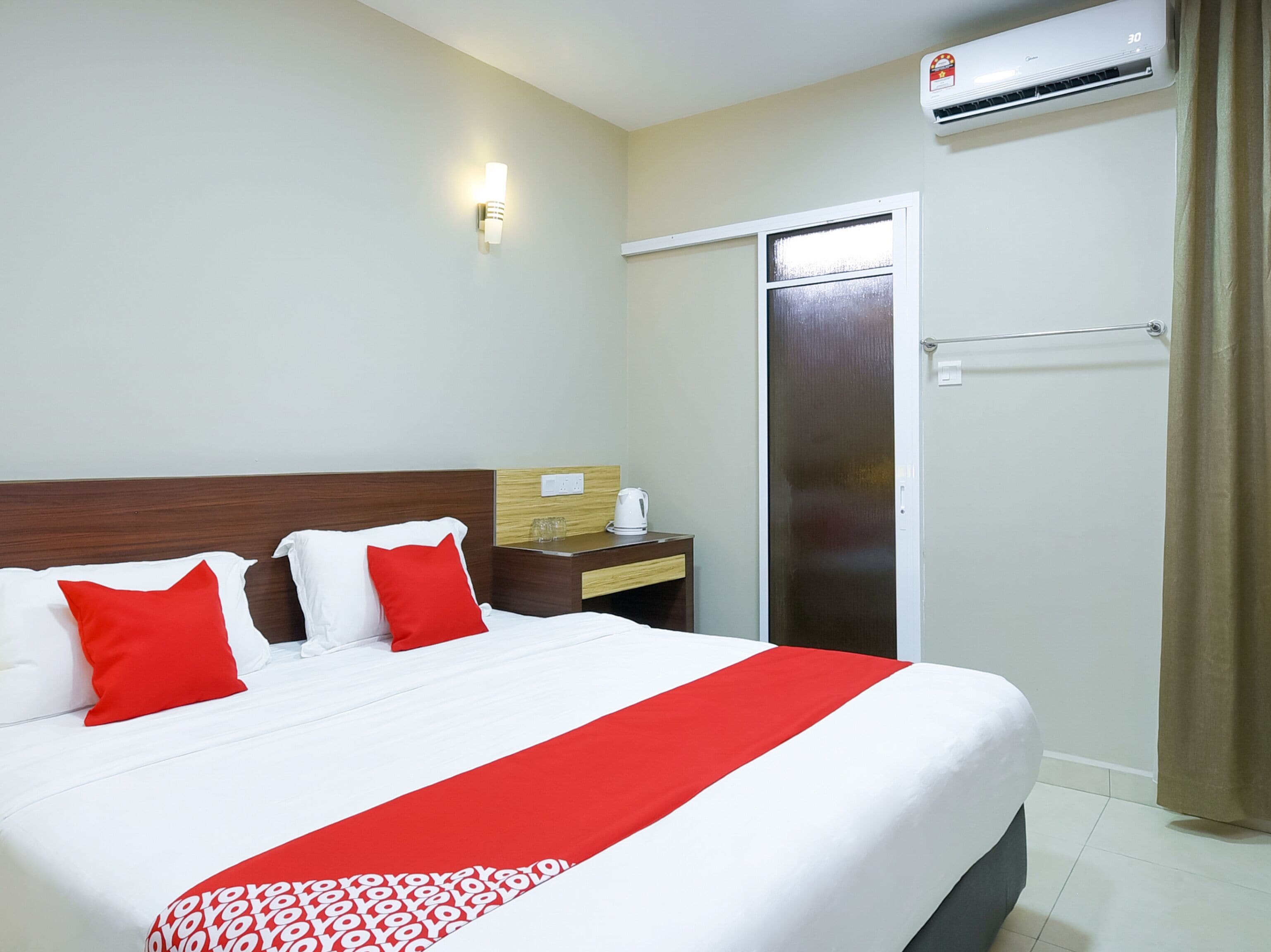 deluxe double room, 1 king bed | desk, free wifi