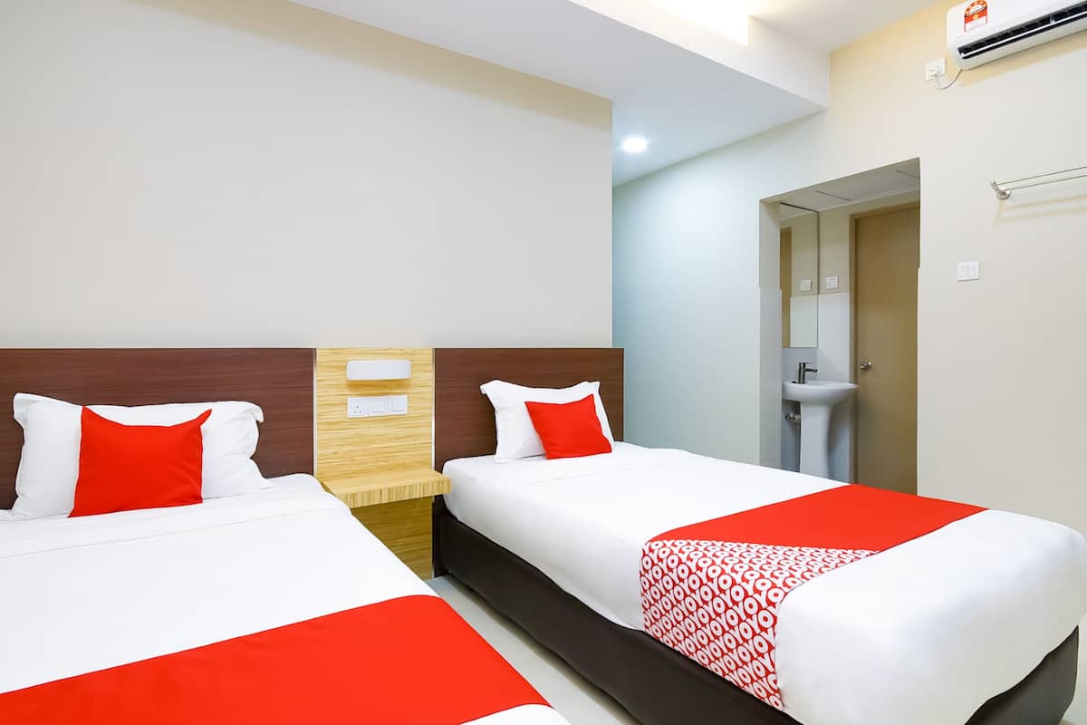 deluxe twin room, 2 single beds | desk, free wifi