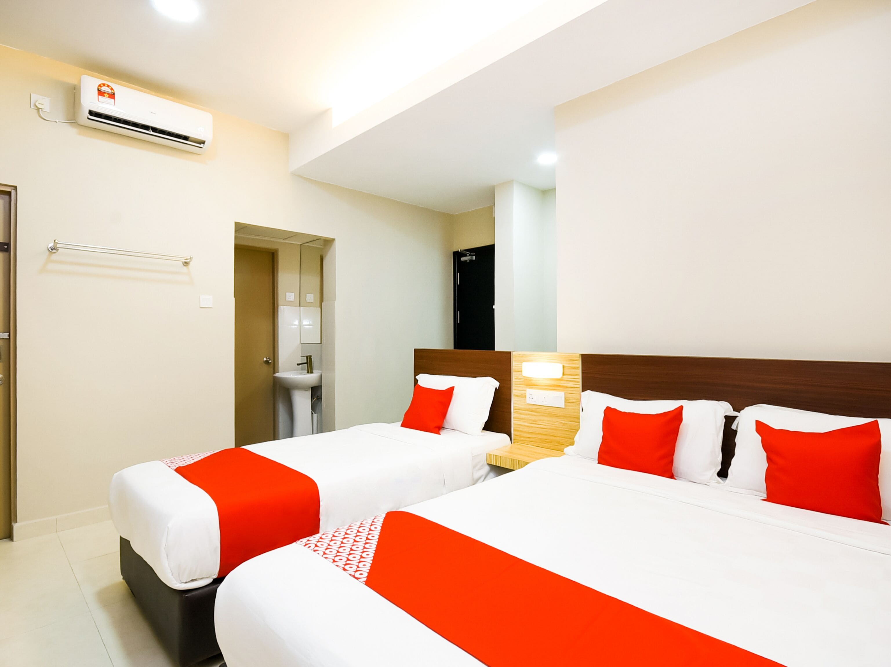 superior suite | desk, free wifi