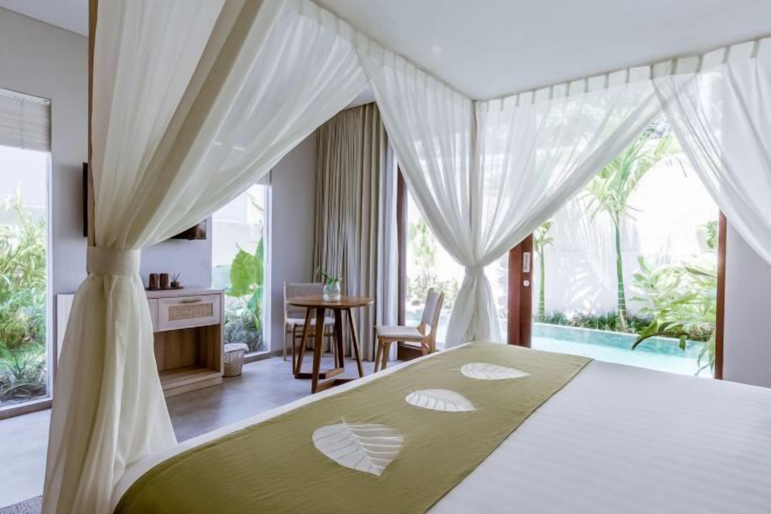 客房内保险箱、办公桌、隔音、熨斗/熨衣板