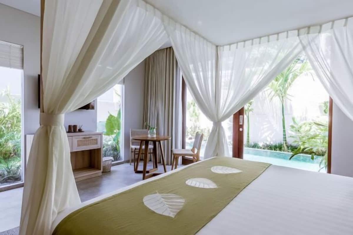 房內夾萬、書桌、隔音、熨斗/熨衫板