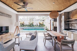 Villa - 2 sovrum - privat pool | Vardagsrum | LED-tv