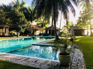 Outdoor pool - Dolarog Beach Resort (El Nido)