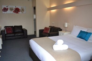 Iron/ironing board, free WiFi, bed sheets - Wattle Motel (Seymour)