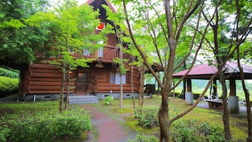 Bungalow, tupakointi sallittu (Max 14 Guests) | Työpöytä, vuodevaatteet