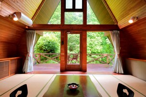 村舍, 吸烟房 (2-8 Guests, Sakura Village) | 客房景观