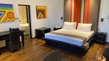 Superior Double Room, Jetted Tub | Minibar, in-room safe, desk, free WiFi
