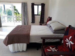 Panoramic-Haus, 3 Schlafzimmer, Hügelblick, Bergseite | 3 Schlafzimmer, Verdunkelungsvorhänge, Bügeleisen/Bügelbrett, Bettwäsche