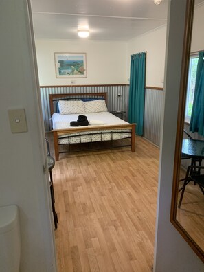 Room, 1 Queen Bed | Premium bedding, individually decorated, individually furnished - Scottys Mission beach YHA - Hostel (Wongaling Beach)