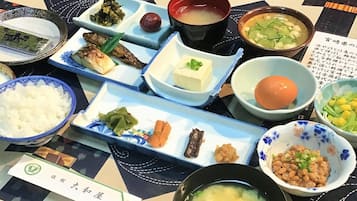Daily full breakfast (JPY 1000 per person)