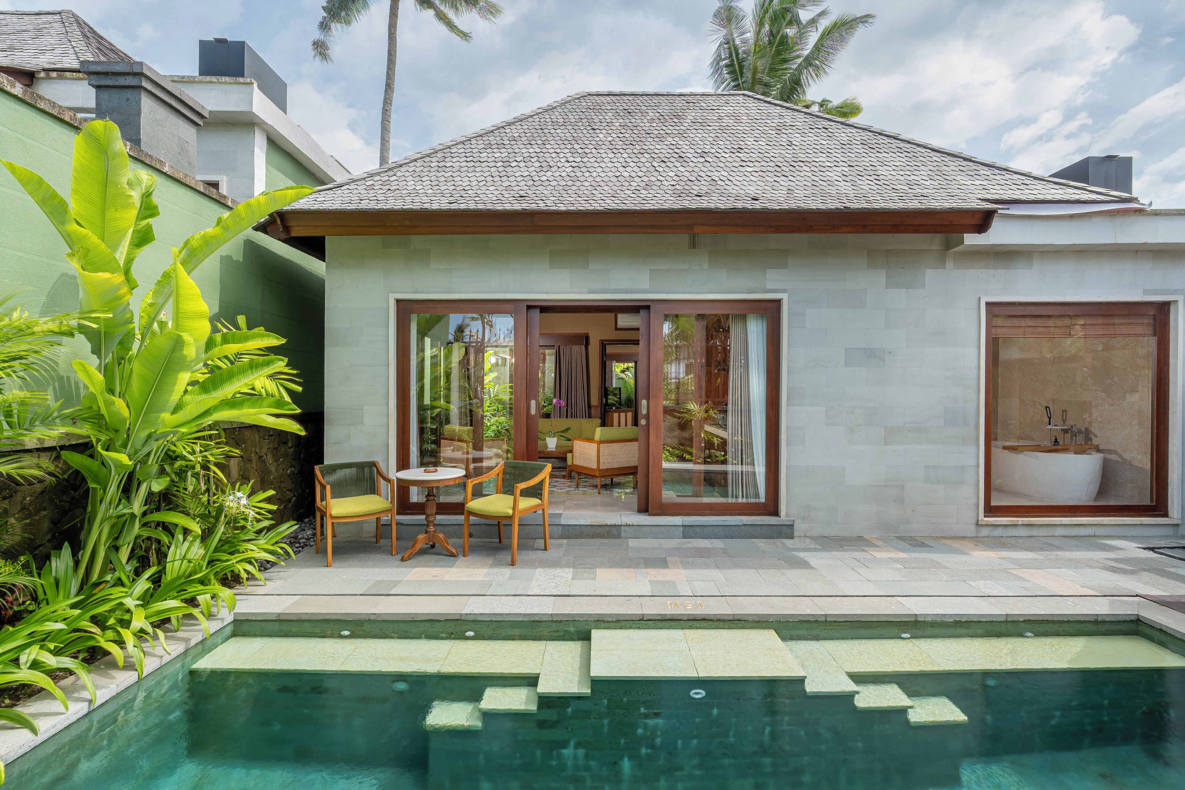 Villa, 1 slaapkamer, uitzicht op tuin (Pool) | Een minibar, een kluis op de kamer, een bureau, verduisterende gordijnen