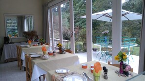 Dining - Africa's Eden Guesthouse (Pietermaritzburg)