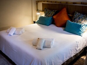 Deluxe Double Room | 1 bedroom, desk, iron/ironing board, free cots/infant beds - Africa's Eden Guesthouse (Pietermaritzburg)
