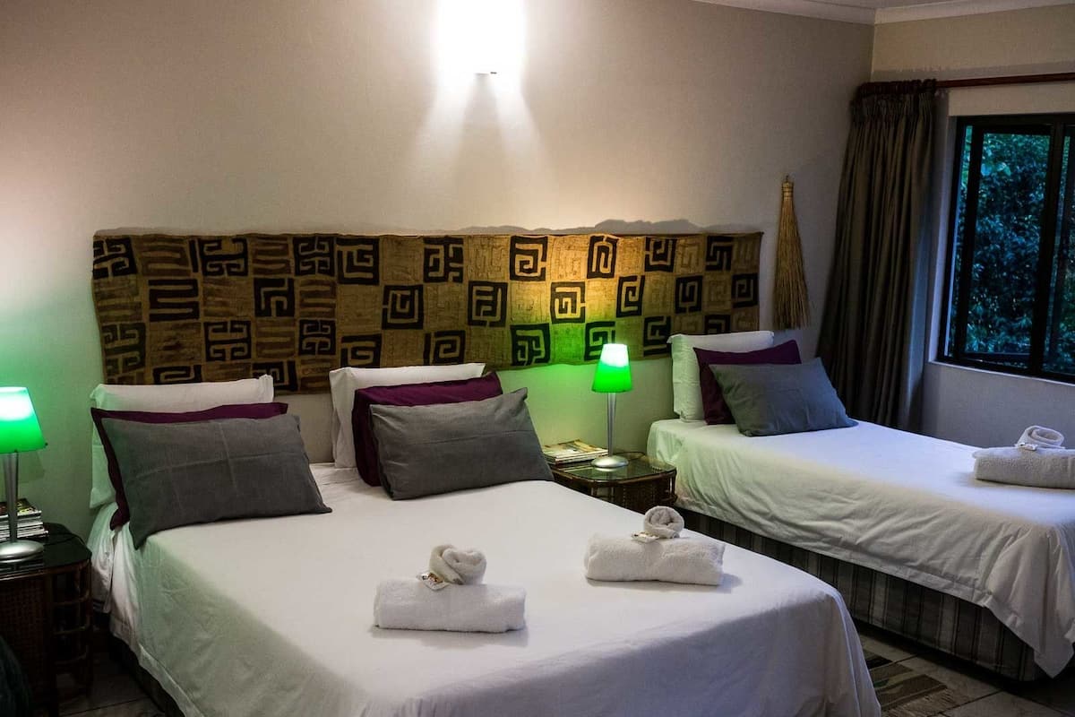 Family Room | 1 bedroom, desk, iron/ironing board, free cribs/infant beds