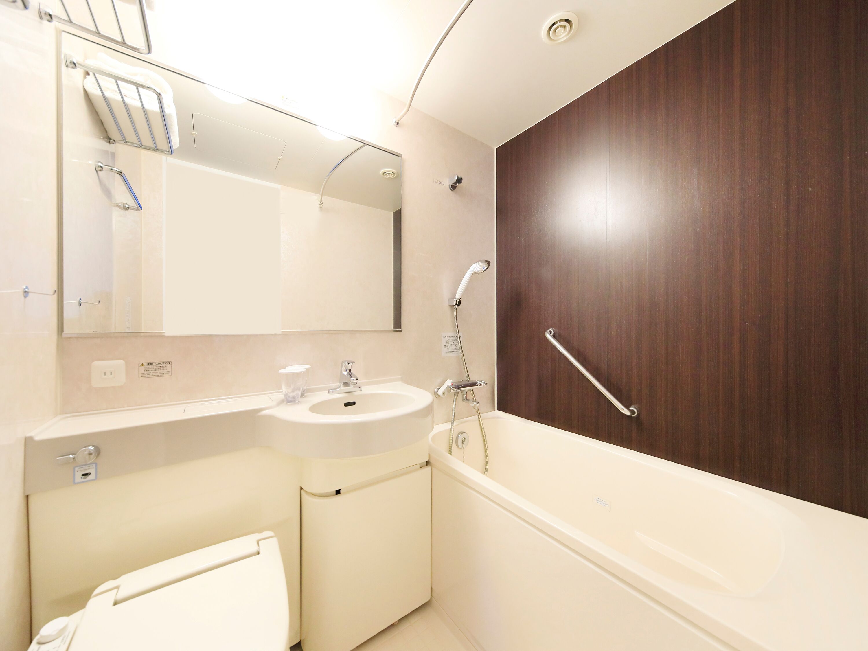 combined shower/bathtub, free toiletries, hair dryer, slippers