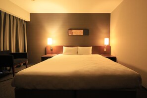 Desk, iron/ironing board, free WiFi, bed sheets
