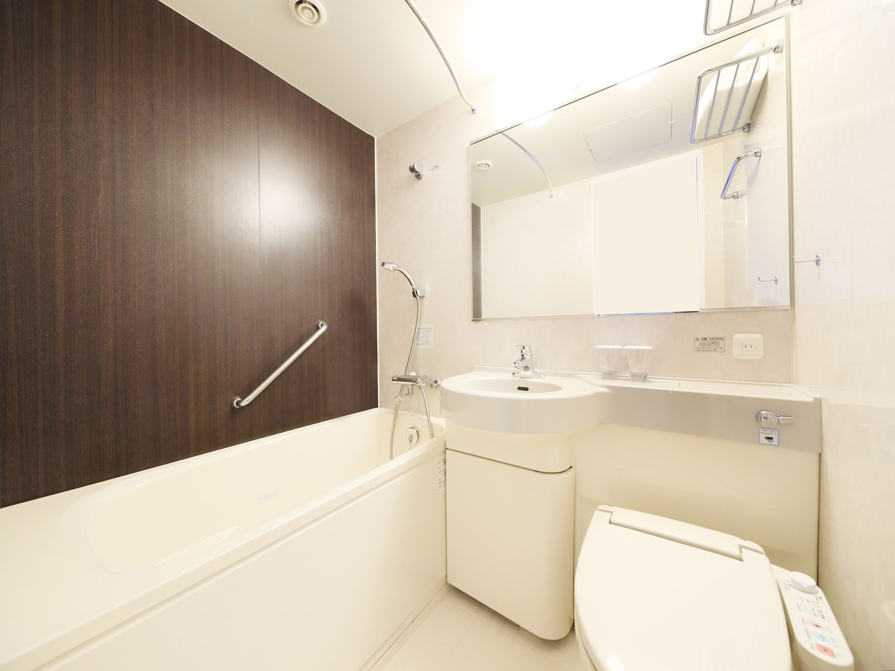 combined shower/bathtub, free toiletries, hair dryer, slippers