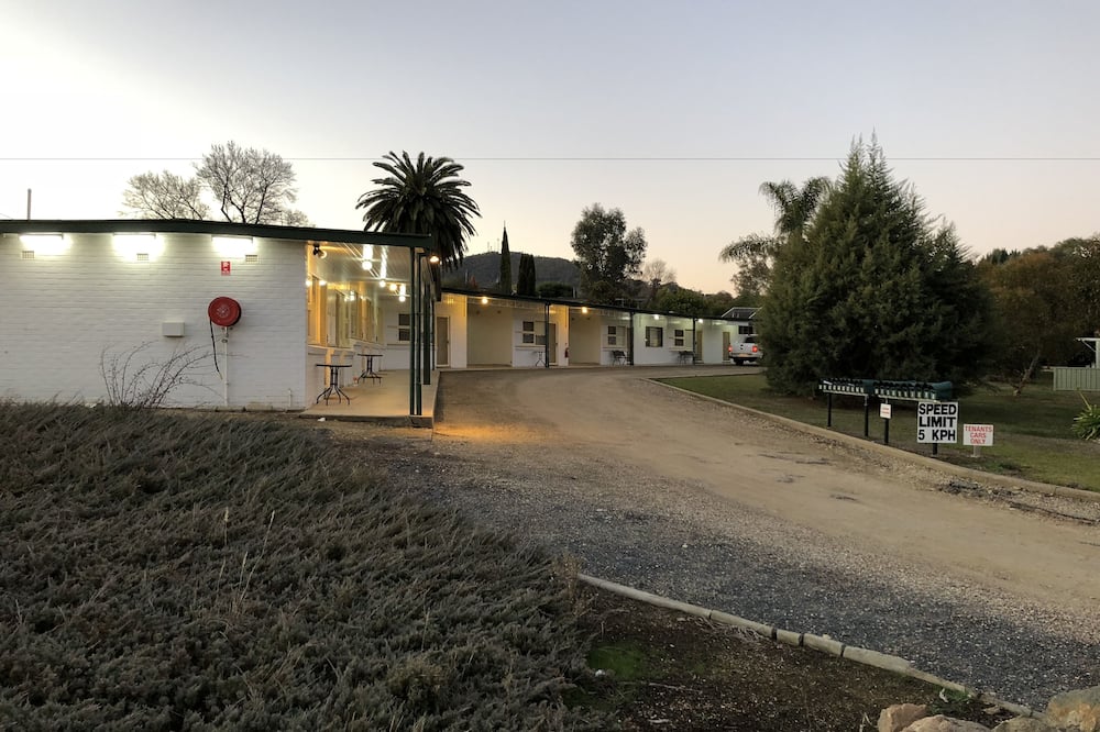 Green Door Motel