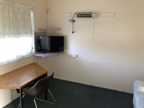 Double Room | Room amenity - Green Door Motel (Lavington)
