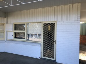 Exterior - Green Door Motel (Lavington)