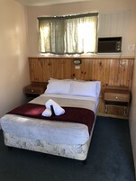 Double Room | Iron/ironing board, free WiFi, bed sheets