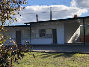 Exterior - Green Door Motel (Lavington)