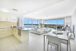 Flat-screen TV, DVD player - The Duporth Riverside (Maroochydore)