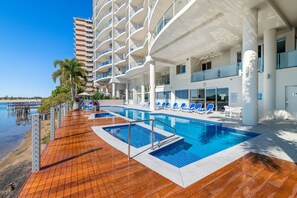 Piscine extérieure, piscine chauffée