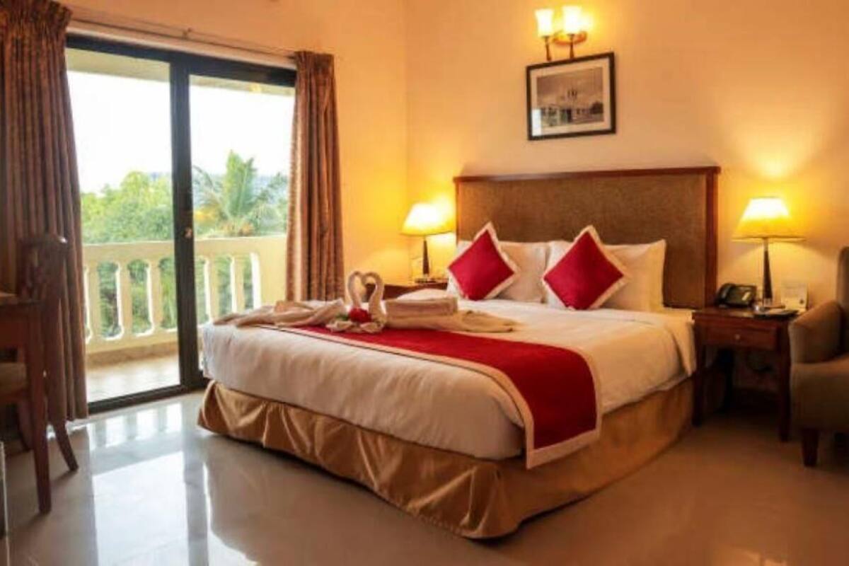 迷你吧、客房内保险箱、办公桌、笔记本电脑工作区