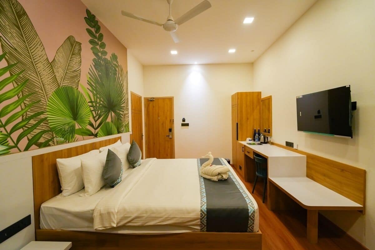 Deluxe Room | 3 bedrooms, minibar, in-room safe, desk