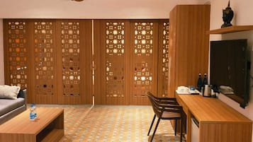 Mary View Suite | Living area | 32-inch LED TV with satellite channels, TV