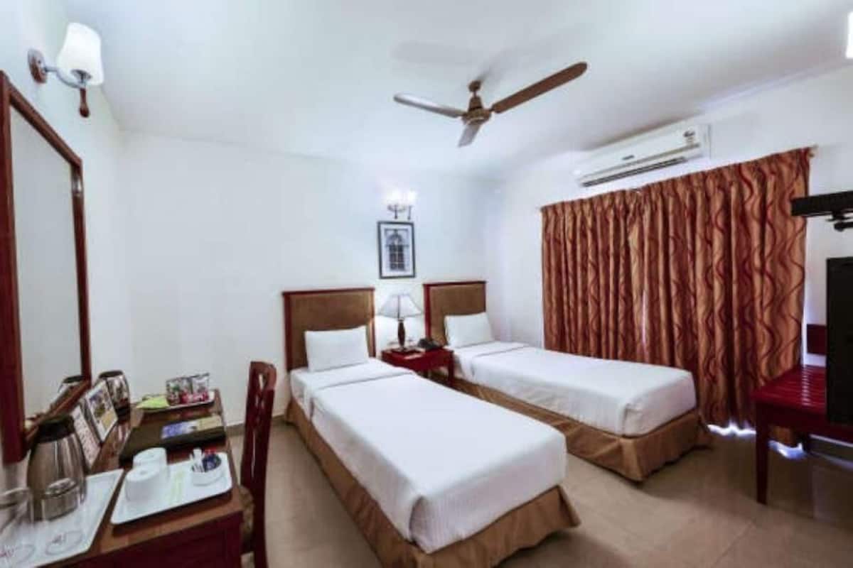 Minibar, in-room safe, desk, laptop workspace