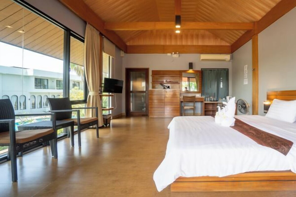 WiFi (free), individually decorated, individually furnished, bed sheets