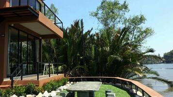 Grace River | Terrace/patio