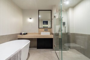 Superior Room, Garden View, Tower | Bathroom | Free toiletries, hair dryer, towels - The Grace Amphawa Resort (Samut Songkhram)