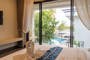 Chambre Supérieure, vue jardin, dans la tour