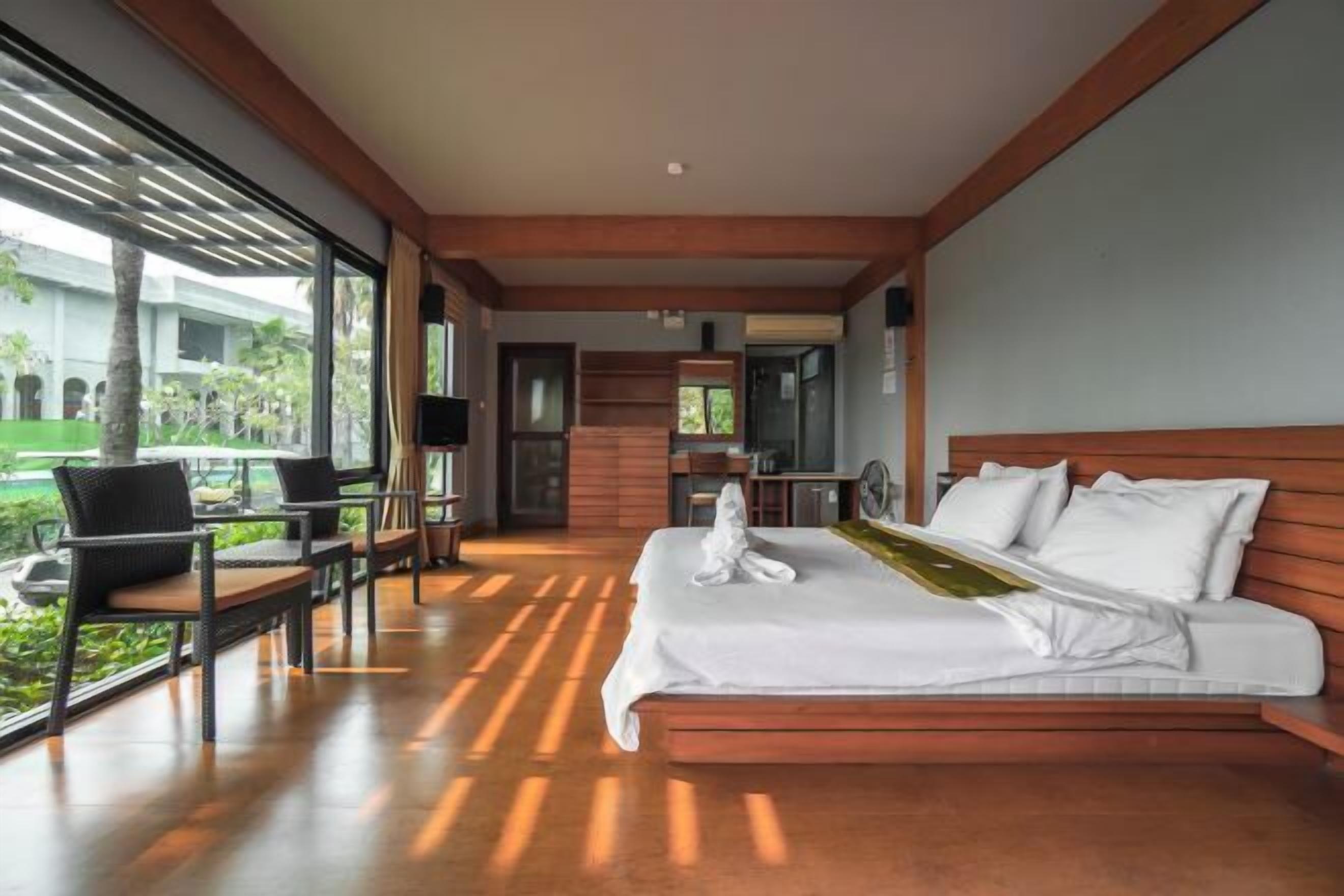 각각 다른 스타일의 인테리어, 각각 다르게 가구 비치, 무료 WiFi, 침대 시트