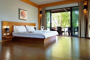 Deluxe River Wing | Individually decorated, individually furnished, free WiFi, bed sheets - The Grace Amphawa Resort (Samut Songkhram)