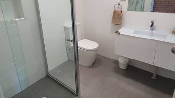 Bruser, gratis toiletartikler, håndklæder, Toiletpapir