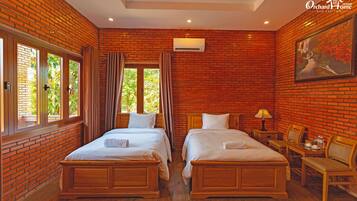 Habitació amb dos llits individuals superior | Minibar, habitacions insonoritzades i planxa i posts de planxar