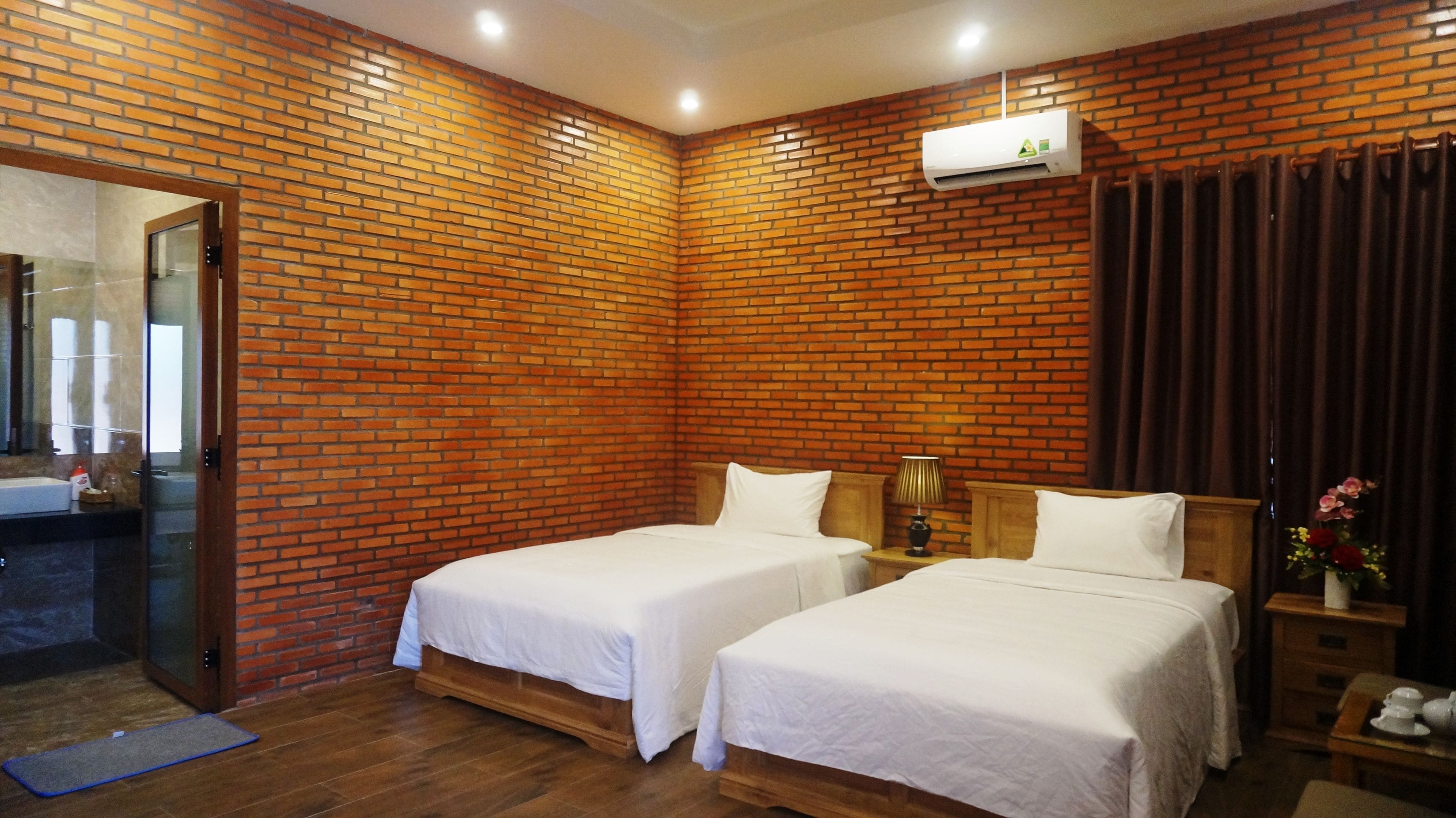 Superior Twin Room | Minibar, soundproofing, iron/ironing board, free WiFi