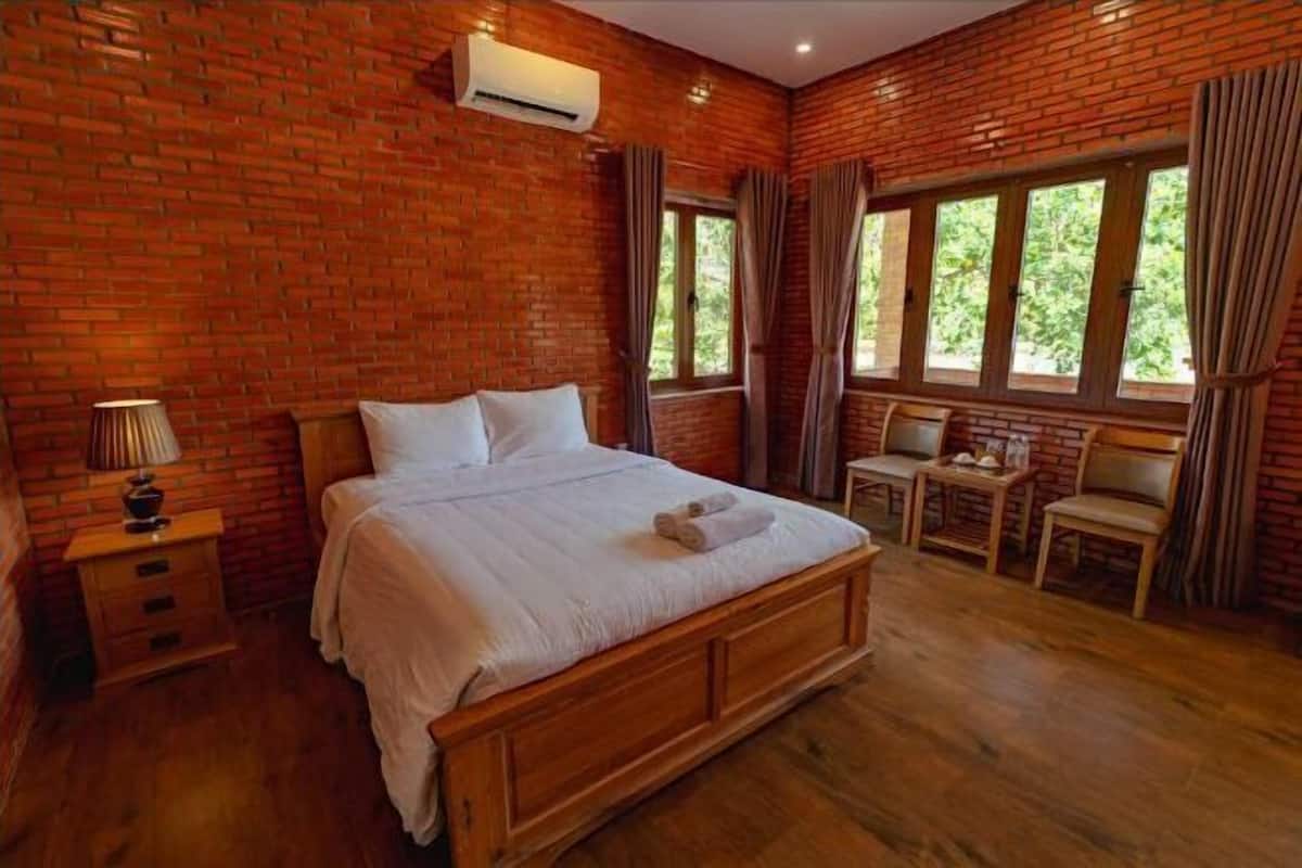 Minibar, soundproofing, iron/ironing board, free WiFi