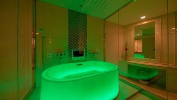 Junior Suite | Deep soaking bathtub
